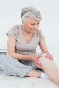 Elderly woman with knee pain
